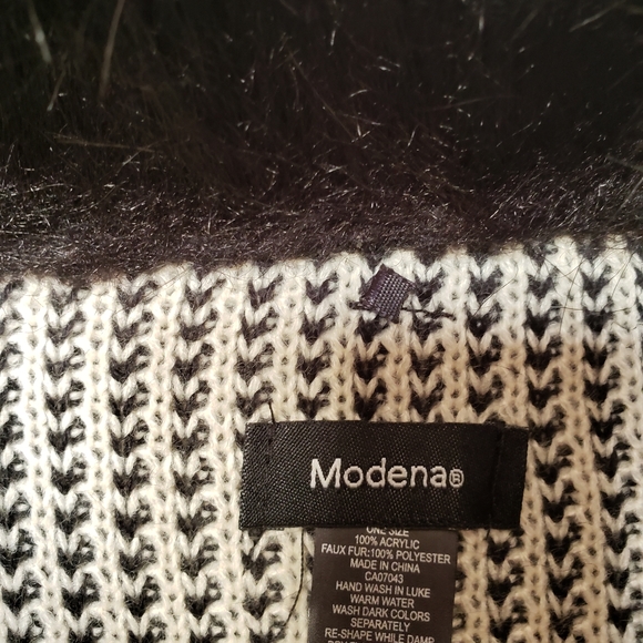 Poncho - Picture 2 of 4